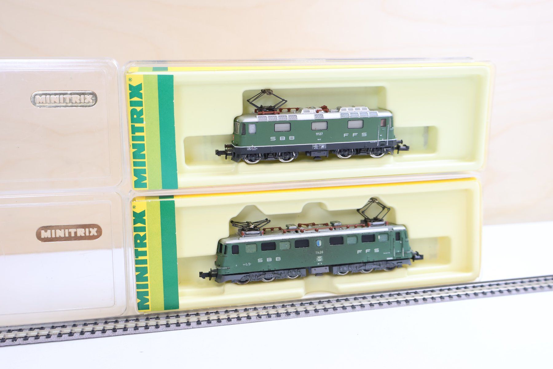 Trix Modelleisenbahnen: Minitrix 2 x SBB E-Lok Set - schöne Modelle OVP – Gebraucht aus Winterthur von Monstera 3