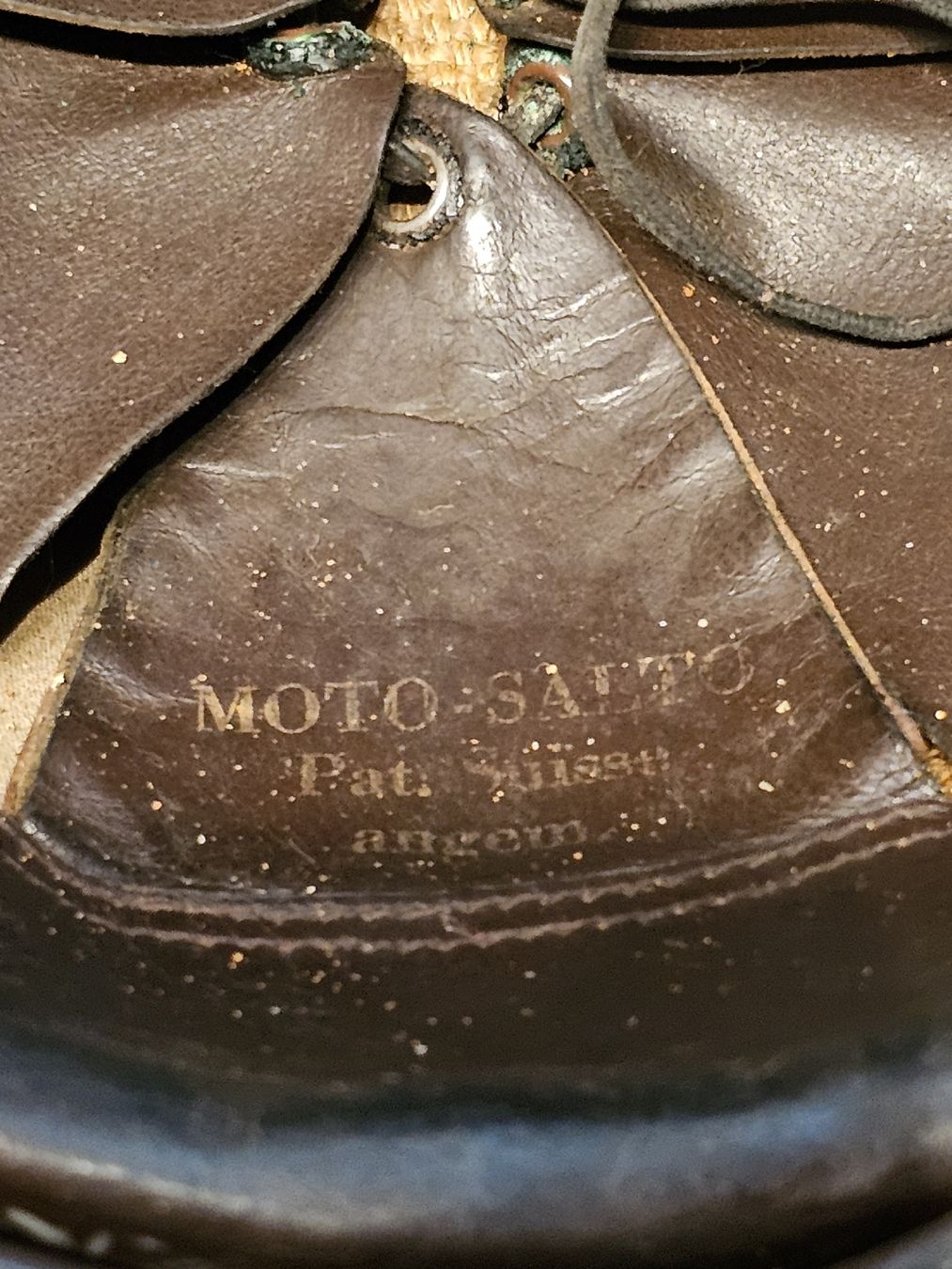 Vêtements & accessoires anciens: Oldtimer Motorradhelm von Oma – D'occasion à Meisterschwanden par Hummer21 5