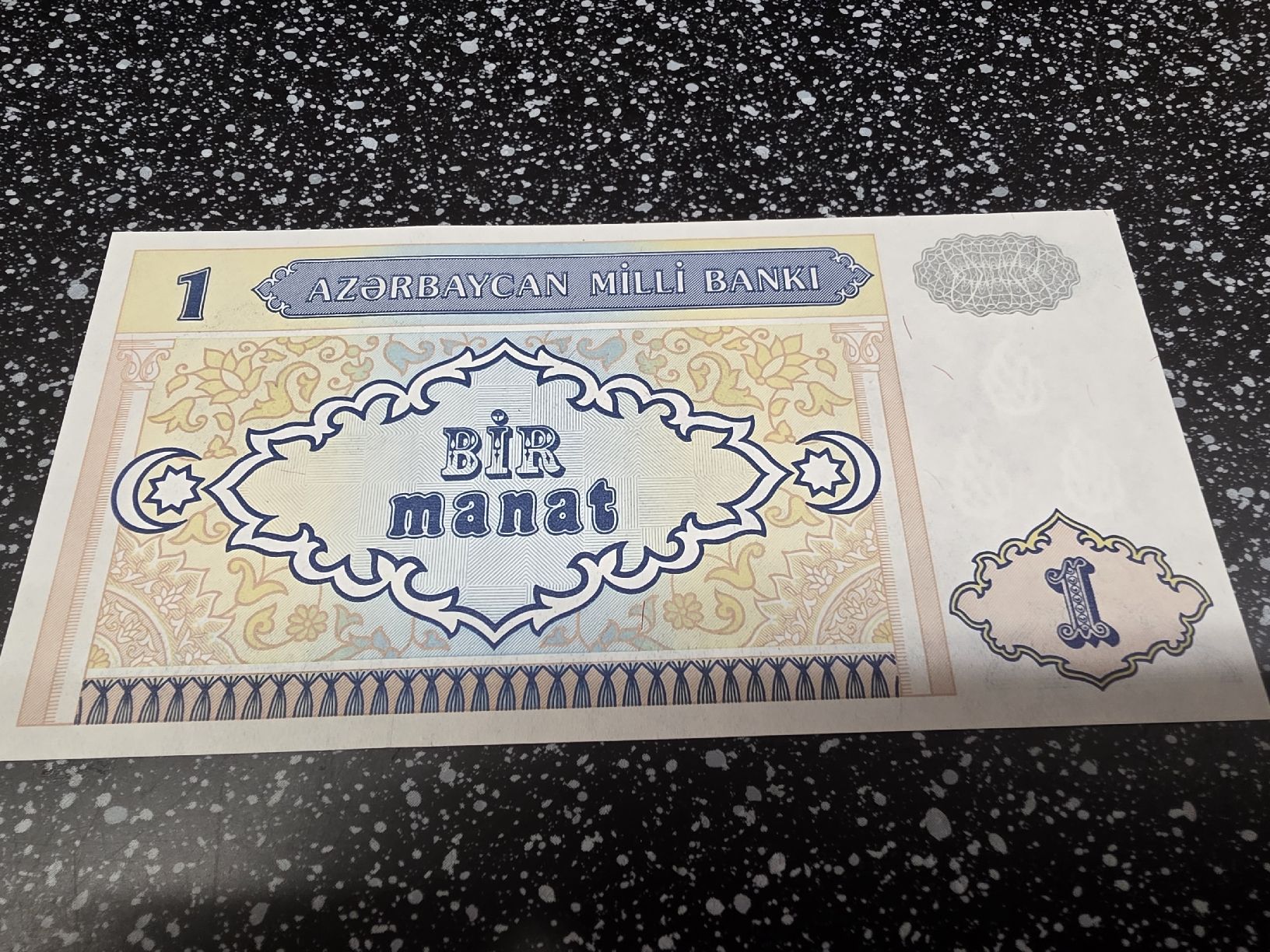 Billets de banque: 1 Manat Banknote Aserbaidschan  – Neuf avec emballage d'origine à Herisau par Antiques.AR 1