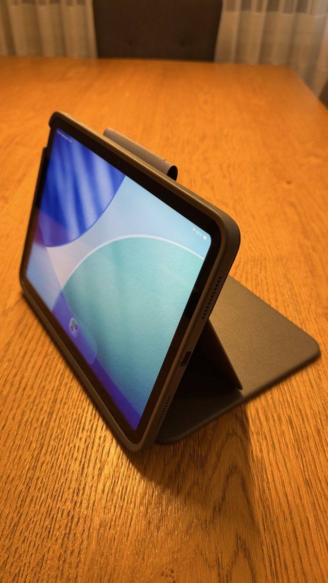 Apple Tablet PC: Apple iPad 2025 + Hülle + Tastatur + Stift – Nuovo (secondo la descrizione) da Berikon venduto da Peter_Graf_d1 1