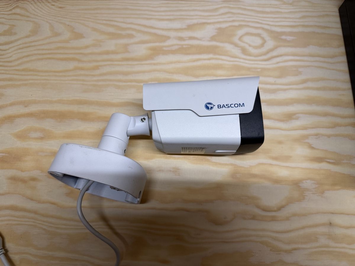 Receiver: Bascom Überwachungssystem 4 Kanal POE – Gebraucht aus Root von Senseless 3