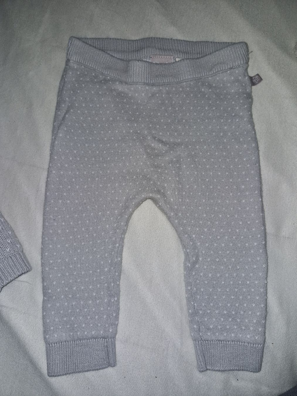 Lotti di vestiti: Süsses Strickset, Jäckchen & Leggings, Gr. 62 – Usato da Aesch BL venduto da Dias2202 1