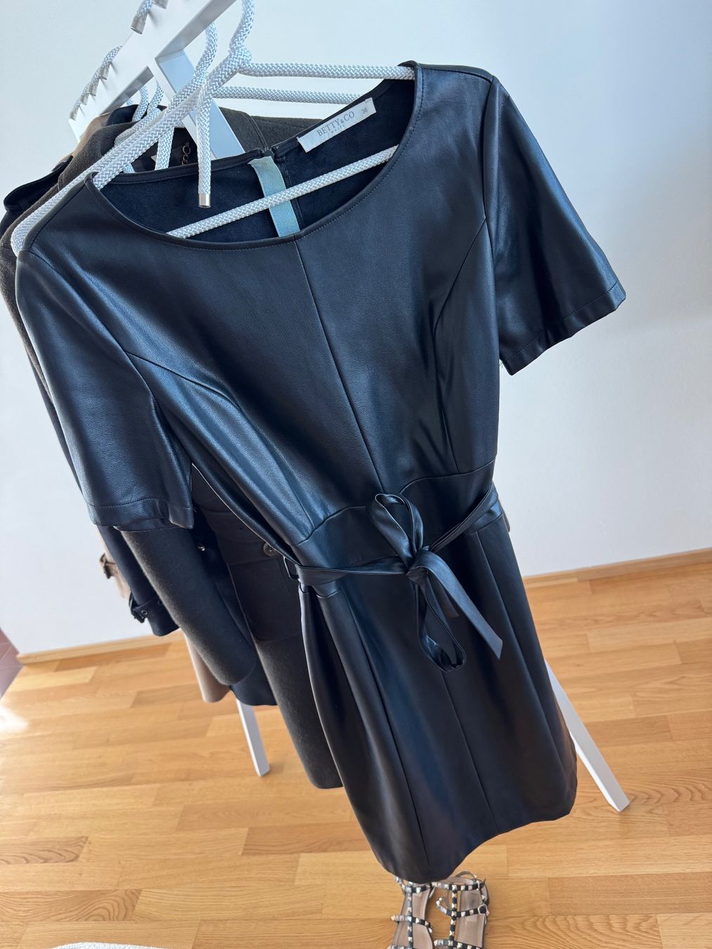 Vestiti: Lederkleid Gr S wie neu – Usato da Glattpark(Opfikon) venduto da genevoise 4