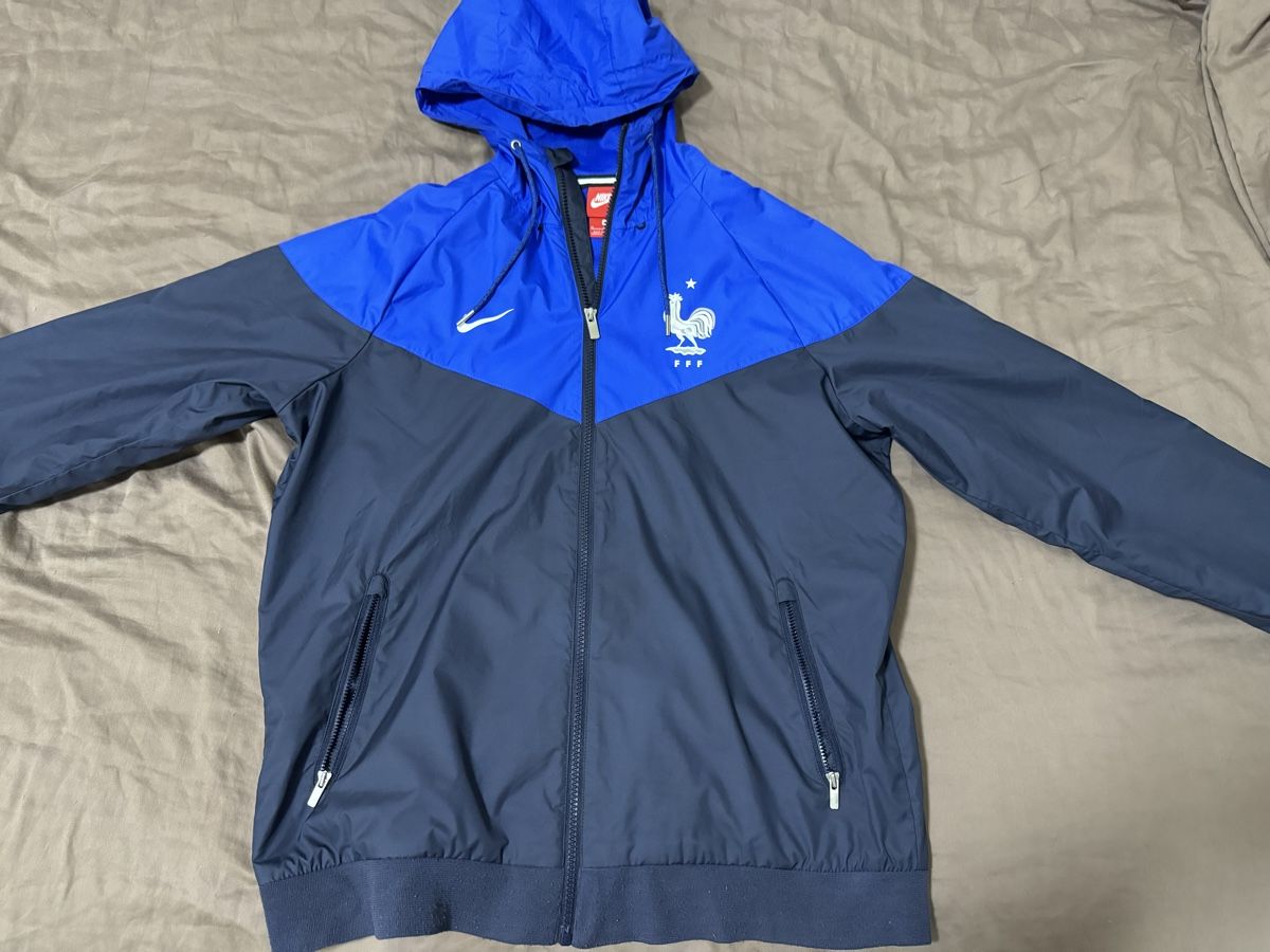 Nike Jacken: Jacke Nike – Neu (gemäss Beschreibung) aus Zürich von sduj