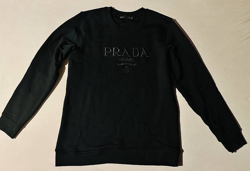 Maglioni & Felpe: Schwarzer Prada Milano Pullover Grösse M – Usato da Niederhasli venduto da ee1308