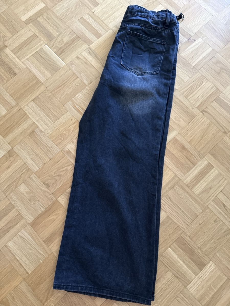 Lotti di vestiti: Jean maternité noir, taille réglable, bon état – Usato da Birsfelden venduto da dan_q2df 6