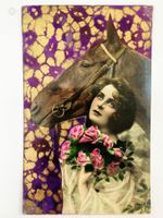 Fotopostkarte Frau mit Pferd Handkoloriert - um 1920 Antik