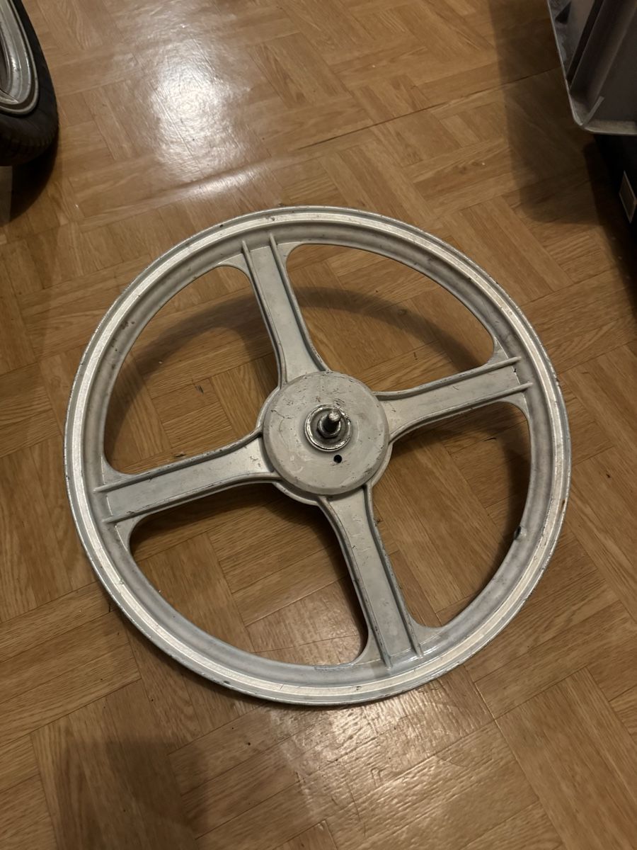 Piaggio Parti ricambio per ciclomotori: Piaggio Ciao Felge – Usato da Dübendorf venduto da Sachs621 3