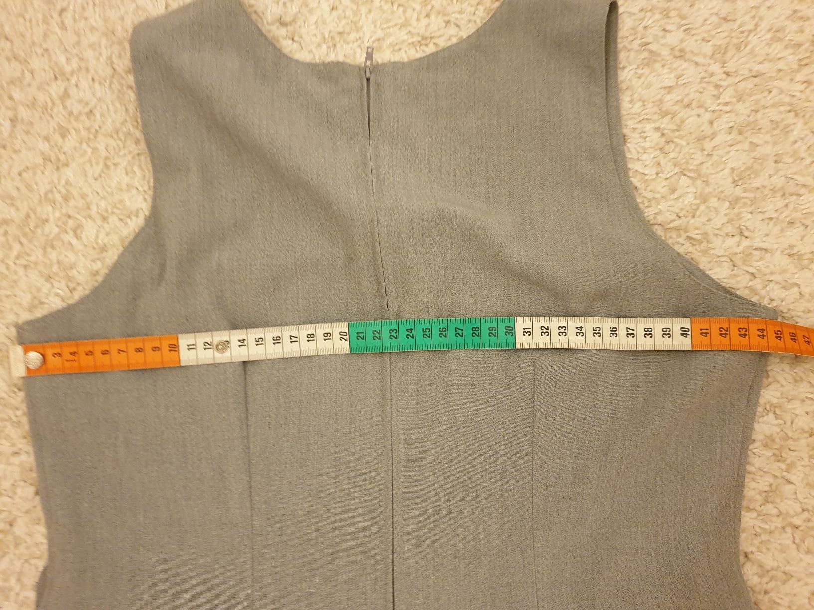 Vestiti: Robe classique vintage, S, grise, 56%viscose – Usato da Neuchâtel venduto da Verenas12 5