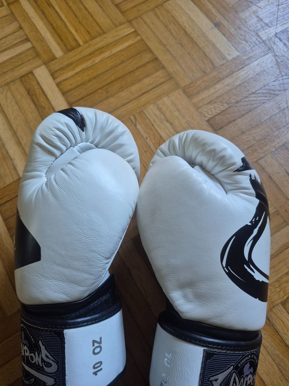 Guanti & manicotti: Boxhandschuhe "8 weapons" Leder 10oz – Usato da Binningen venduto da NiNi1985 5