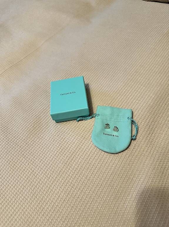 Ohrringe & -stecker: Tiffany & Co Herz-Ohrstecker in Silber – Gebraucht aus Allschwil von nic_6yf6 3