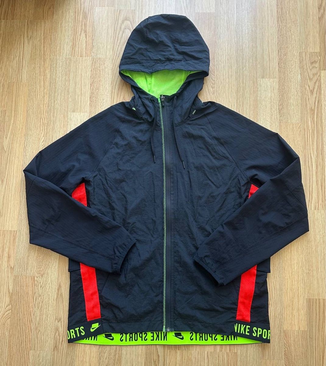 Nike Jacken: Nike Jacke  – Gebraucht aus Pfäffikon ZH von Nataliia.