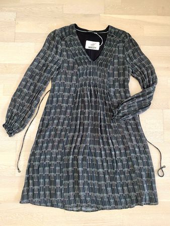 Hübsches Kleid von NILE, Gr. S. Neu. Midi Kleid. Viskose.
