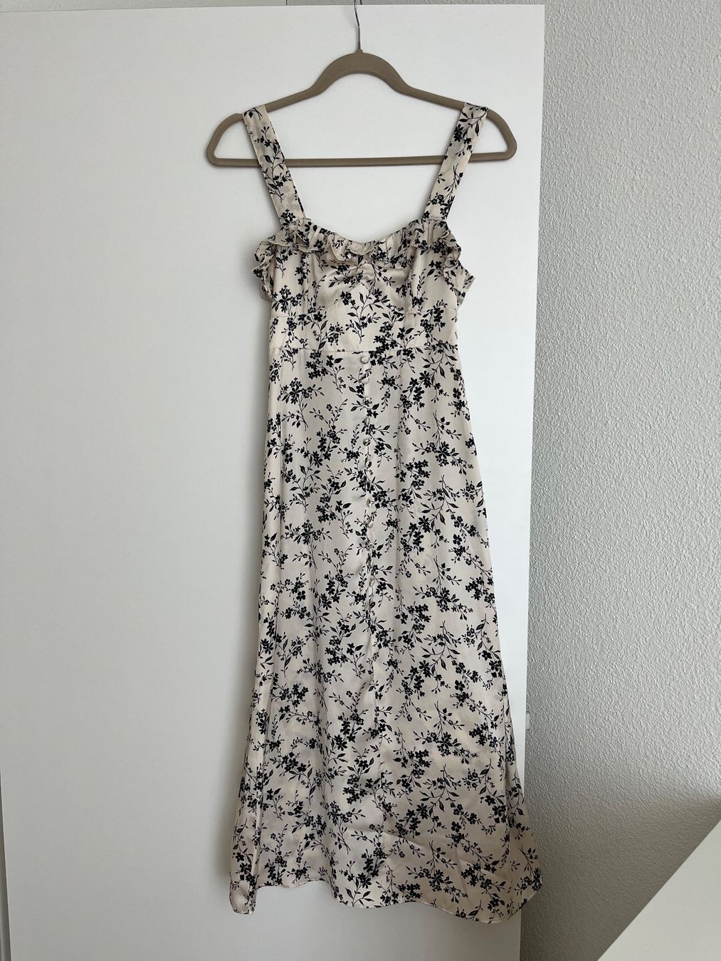 Zara Robes: Midi Kleid Zara – D'occasion à Galgenen par eka_v87z