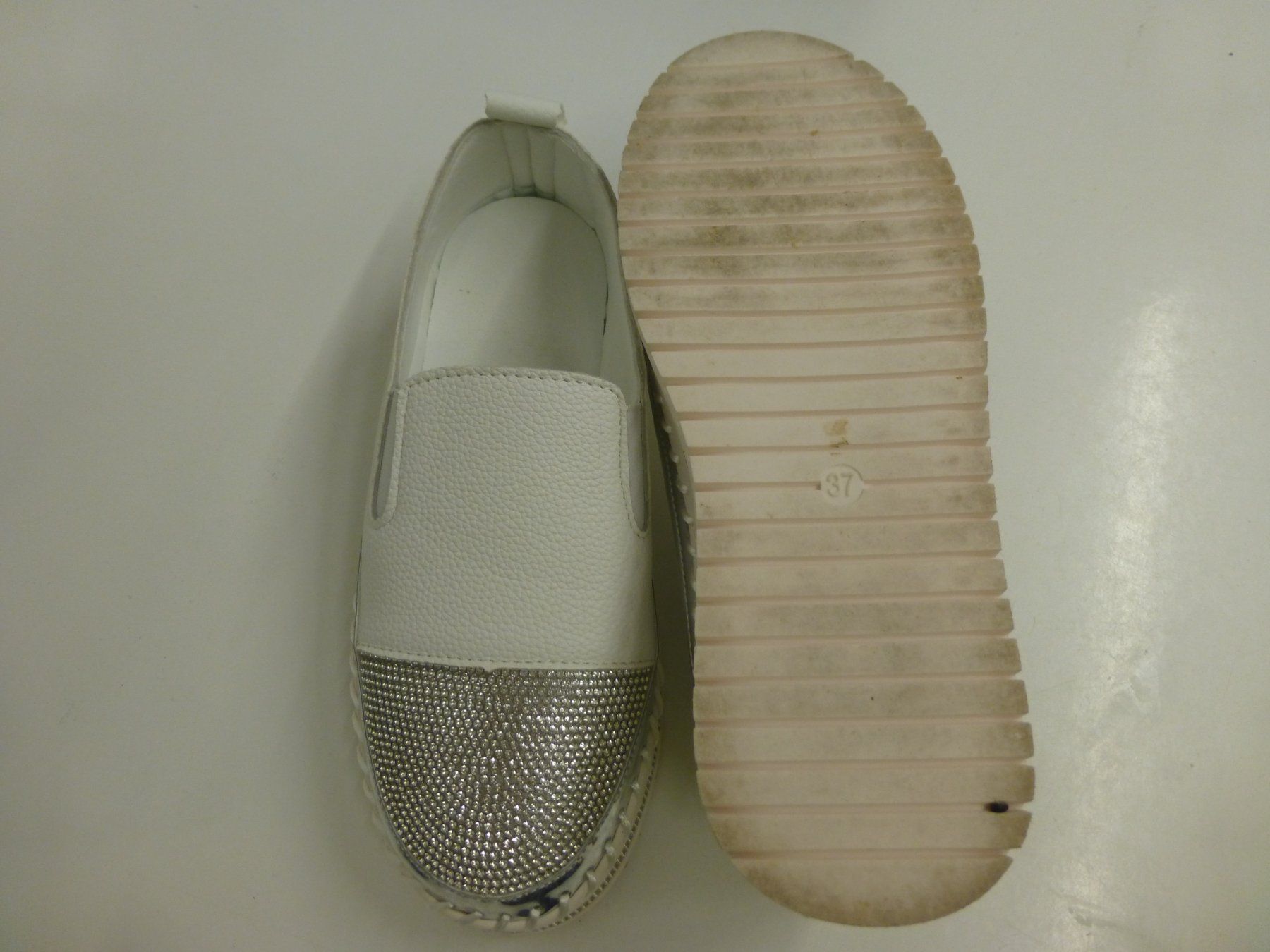 Scarpe da donna: Weisse Sommer-Sneakers mit Strass, Grösse 37 – Usato da Reinach BL venduto da mor_r76k 3