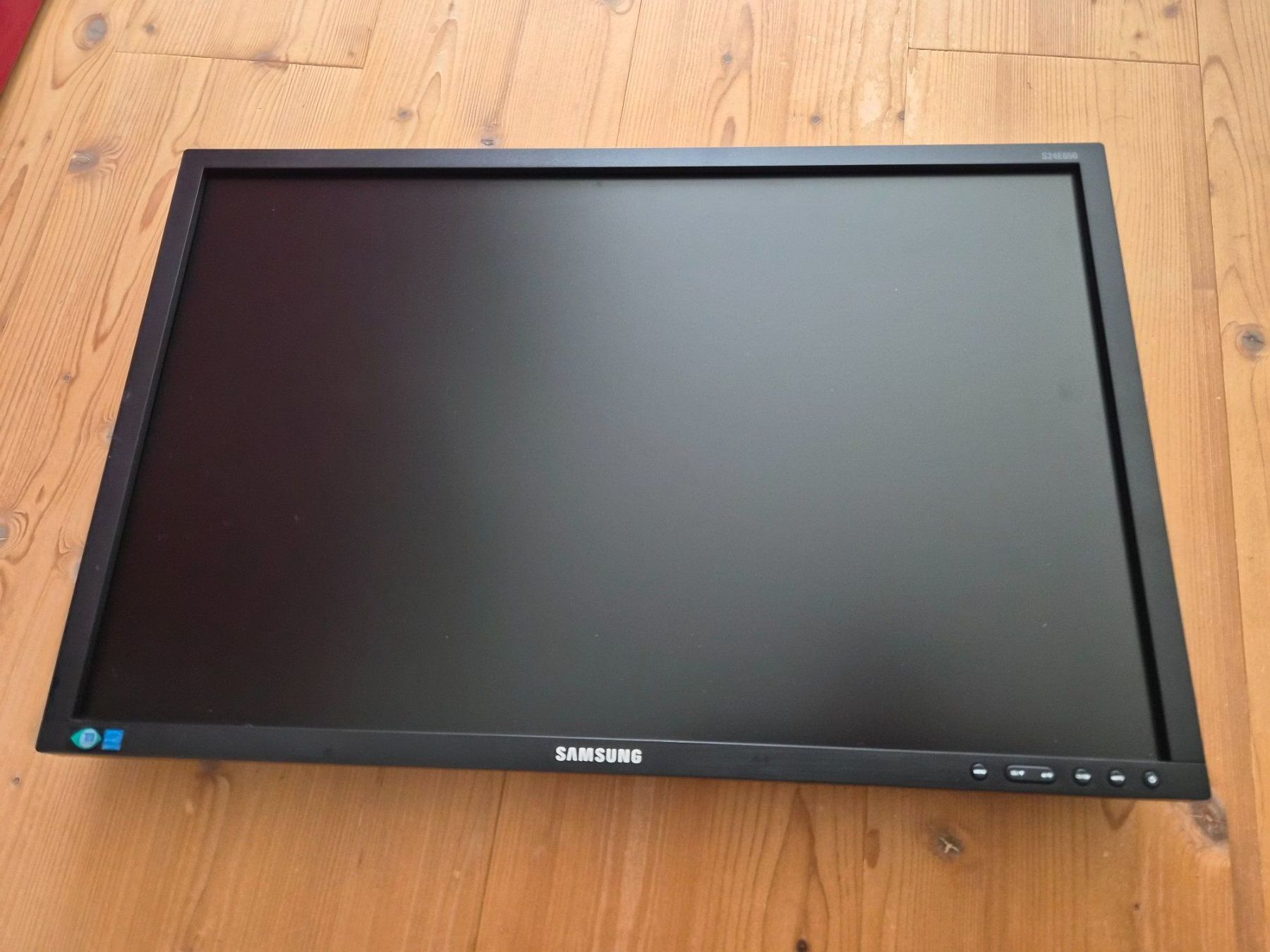 Samsung Monitor: 24" Monitor Samsung  S24E650XW – Usato da Alpnach Dorf venduto da findelmundo
