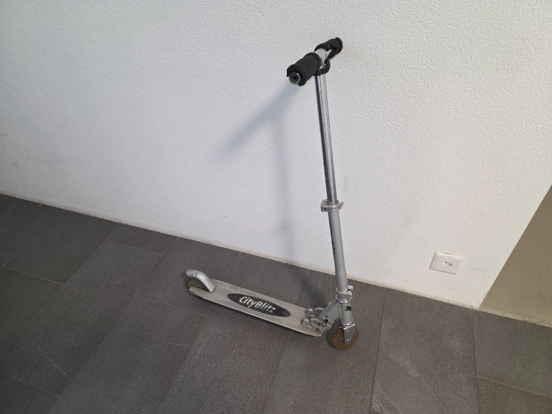 Kickboard: Trottinett – Usato da Uster venduto da N3RAV