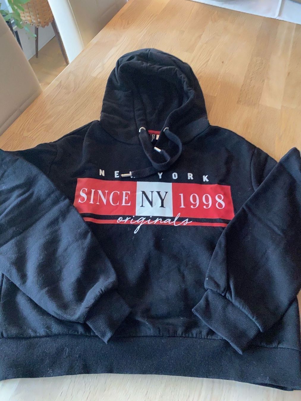 Maglioni & Felpe: Sweat-shirt pulls très bon état – Usato da Villars-sur-Glâne venduto da Graca03