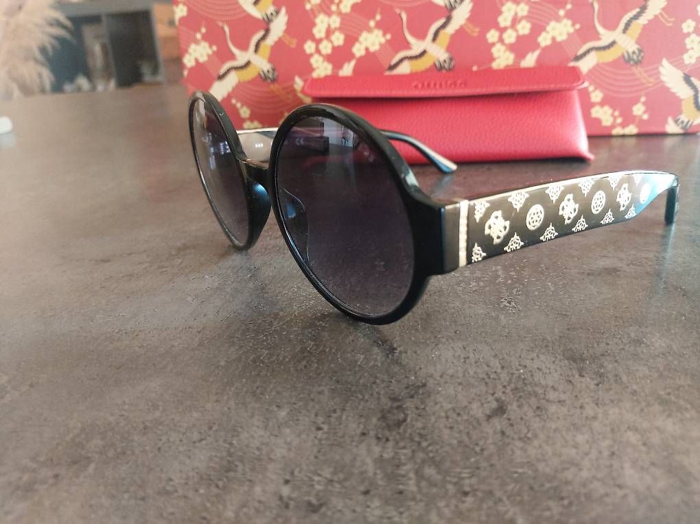 Guess Lunettes & Verres: Lunettes guess – D'occasion à Savièse par mag_58f8 1