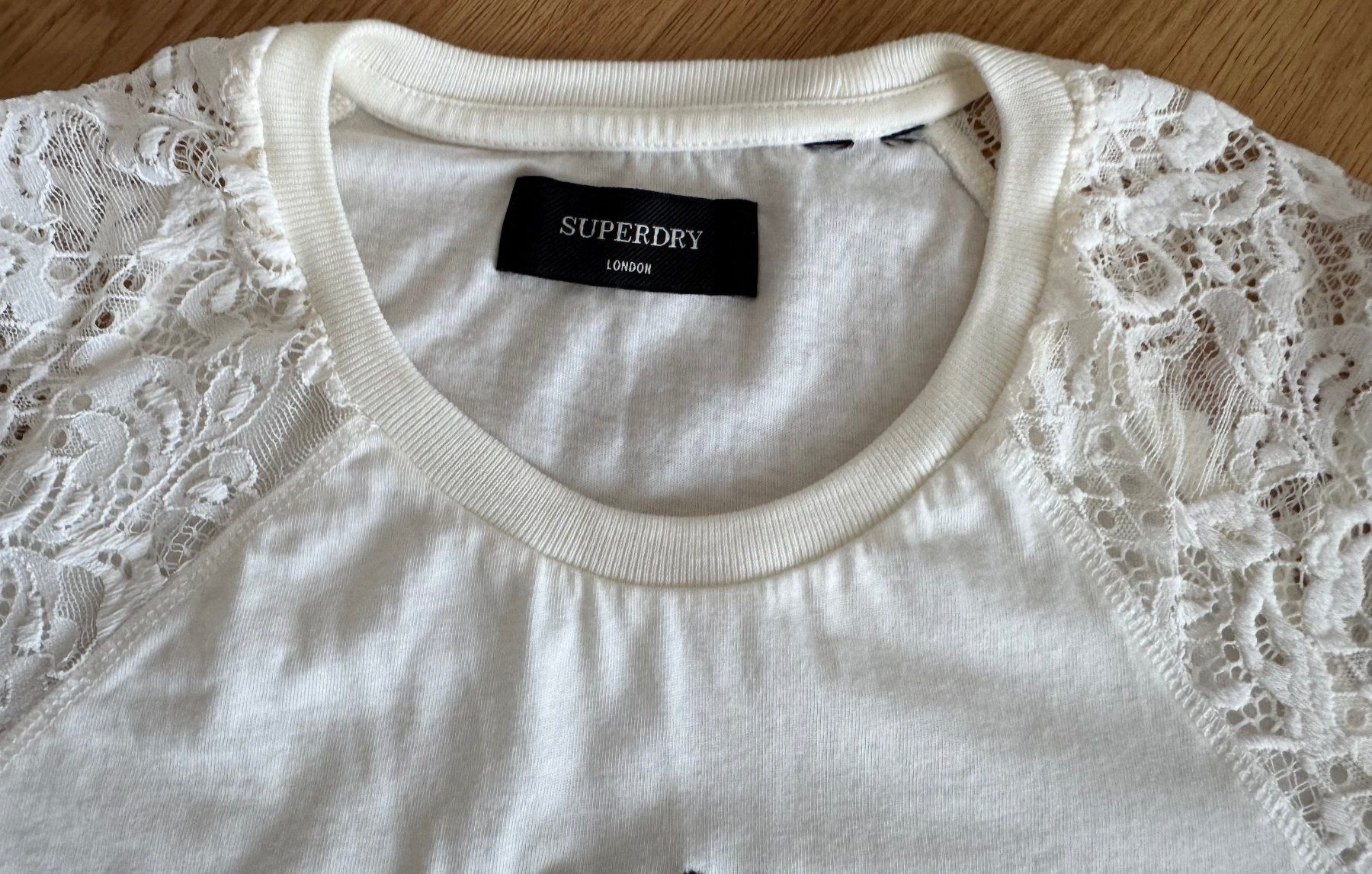 Superdry T-shirt: Superdry Damen-Shirt Grösse 38 – Usato da Frauenkappelen venduto da HDPerle 4