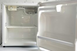 FUST Novamatic Minikühlschrank technisch TOP AB NUR CHF 1.-!