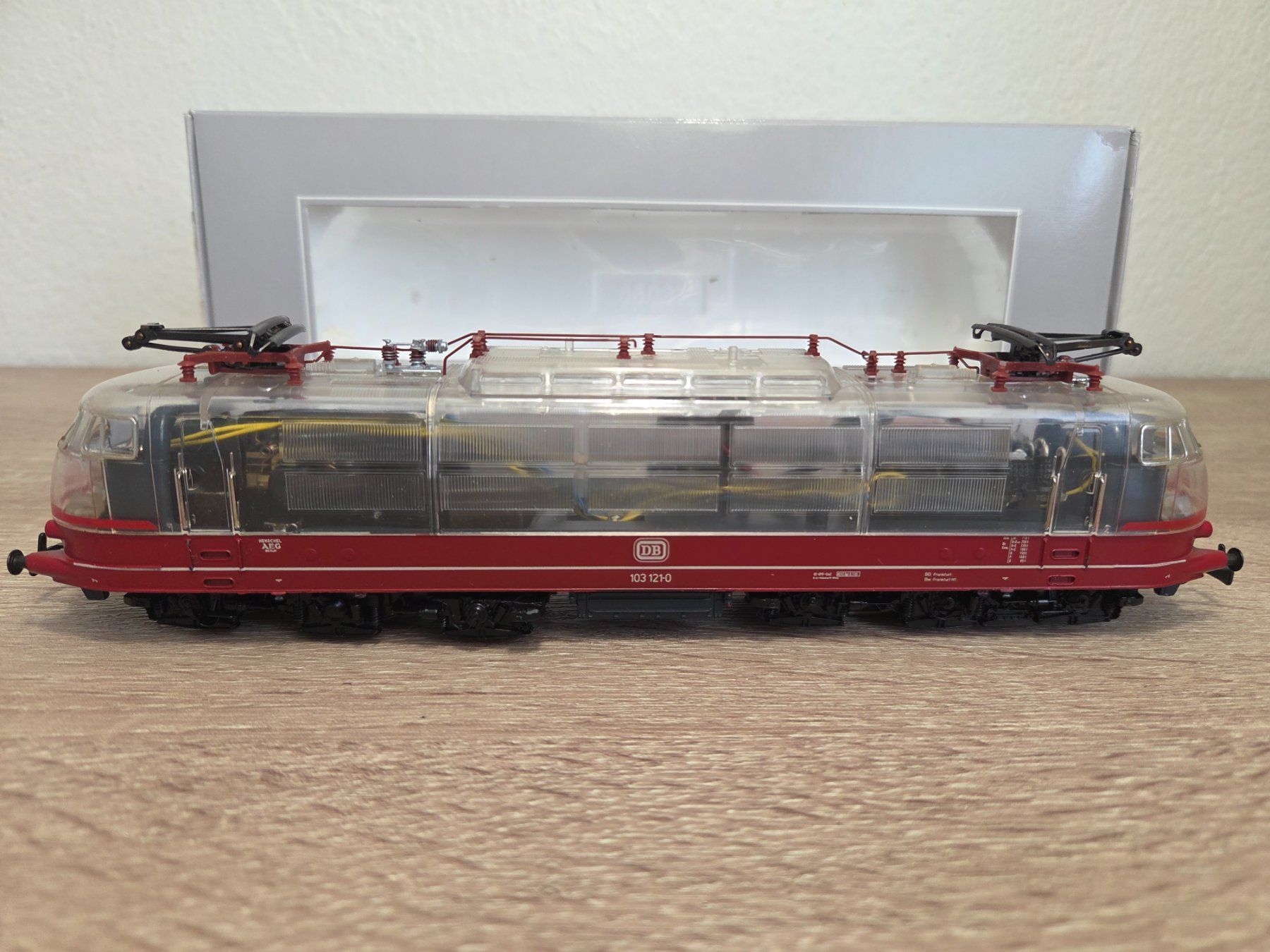 Märklin Modellini di ferrovie: Märklin 3757 E-Lok BR 103 DB Digital H0 – Usato da St-Aubin-Sauges venduto da Lo_Go