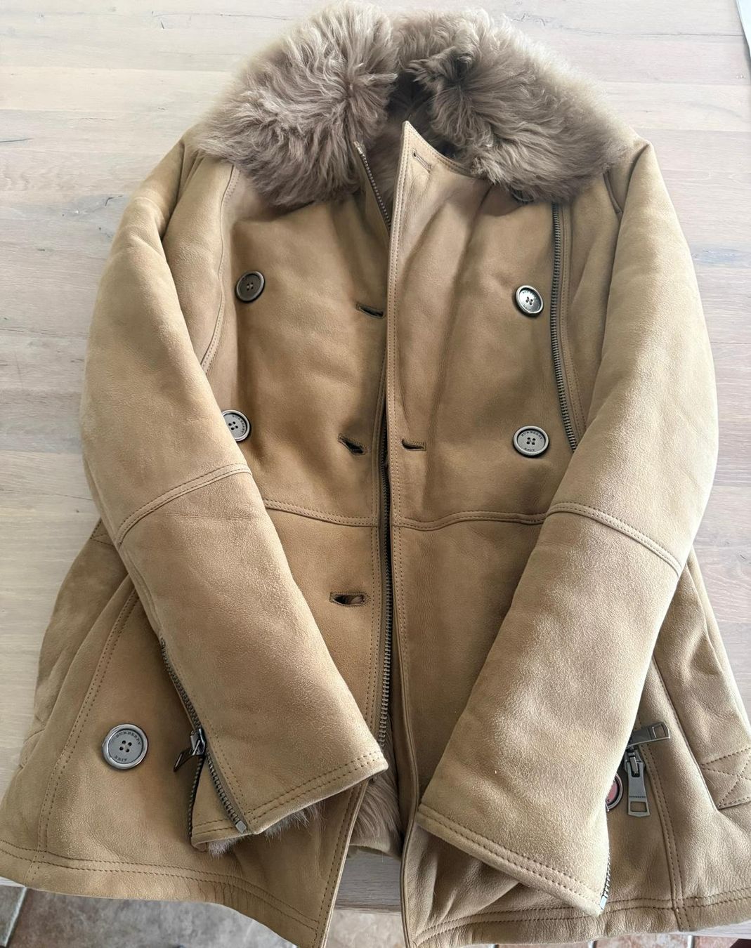 Burberry Giacche: Schöne Lammfelljacke Burberry – Usato da Dübendorf venduto da Gfenn01 1