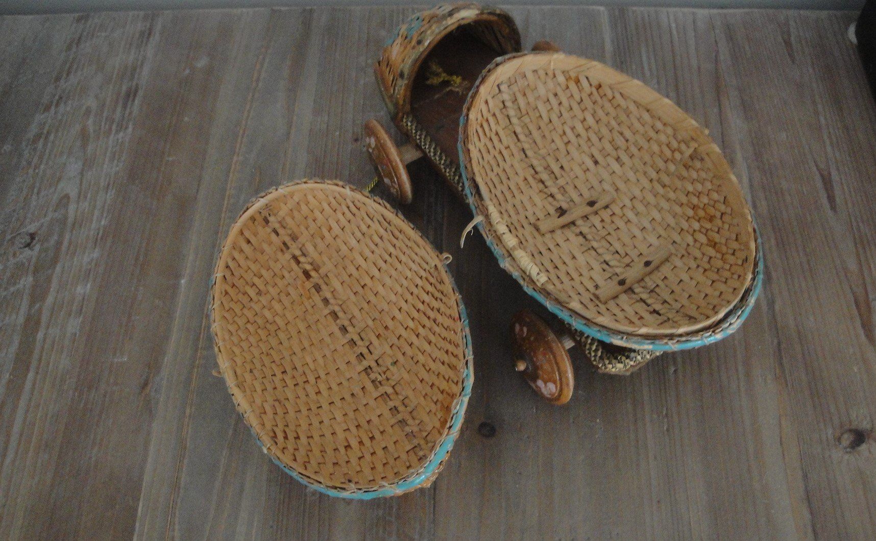 Tutte le decorazioni: Antikes Osterei Osterauto Holz – Usato da Erlenbach ZH venduto da Sondeiwendiz 4