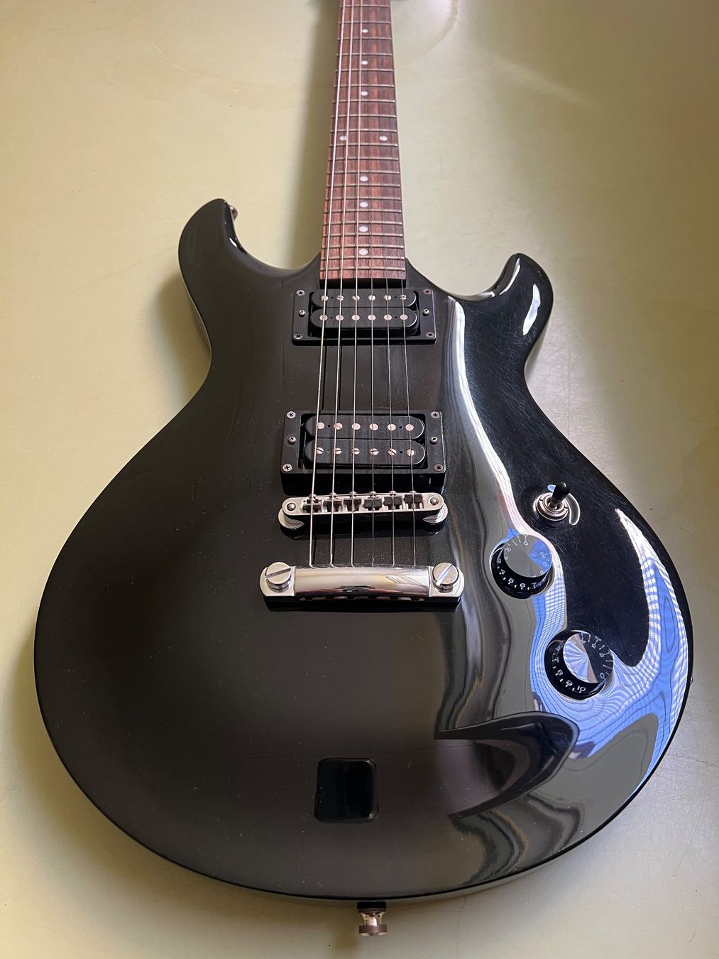 Cort Instruments de musique: Cort M200 - Schwarz PRS Style – D'occasion à Hochdorf par Brandnew