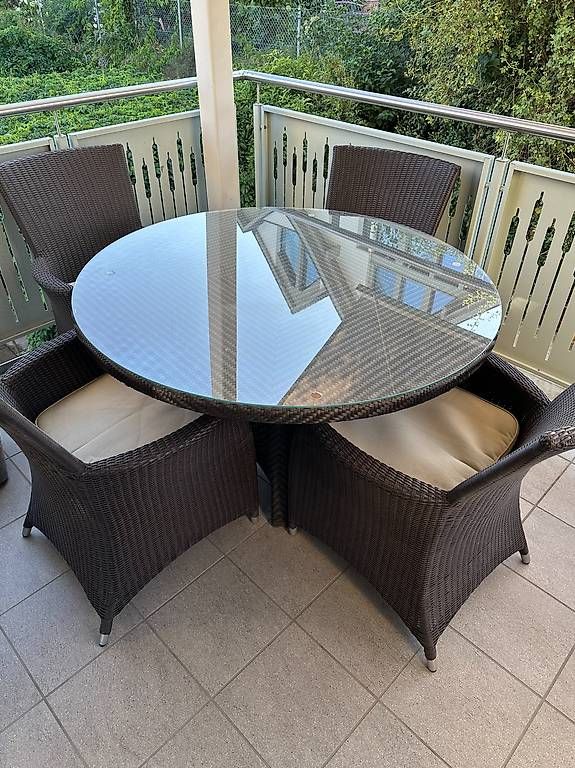 Set di tavolo e panche: Gartentisch mit 4 Stühlen – Usato da Neerach venduto da Sumihaus 1