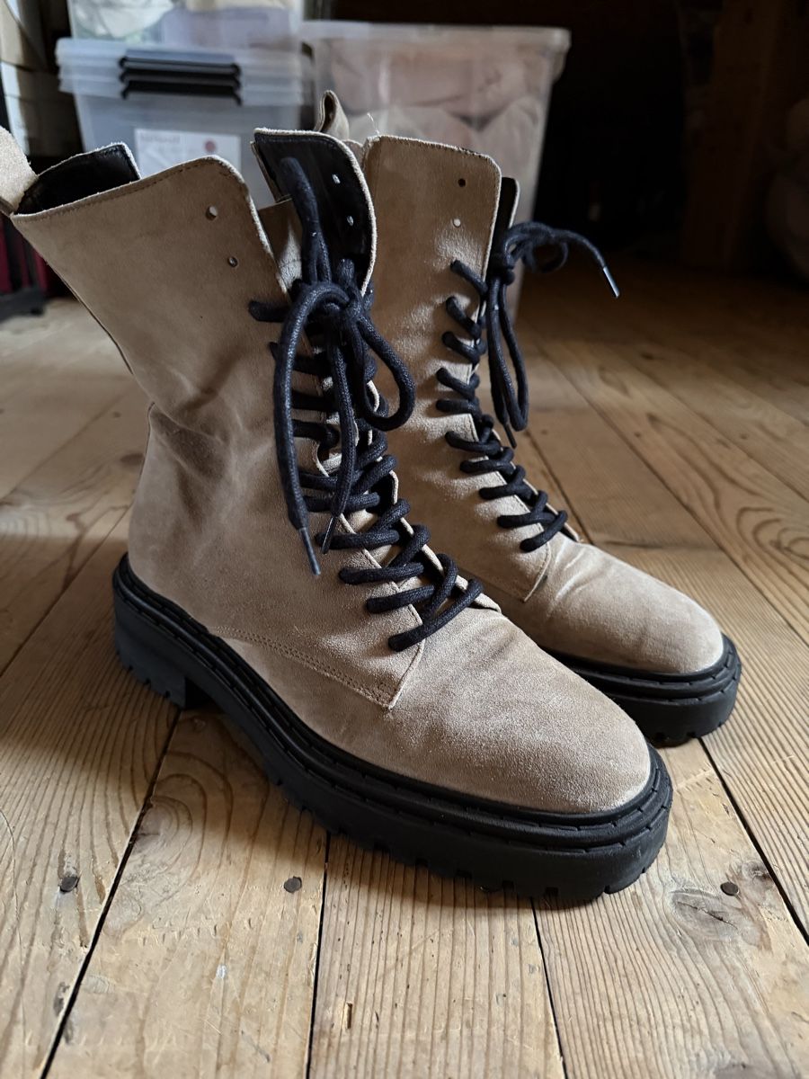 Massimo Dutti Damenschuhe: Wildleder Boots, beige, Gr. 38 – Gebraucht aus Schlieren von Gabrielakom_