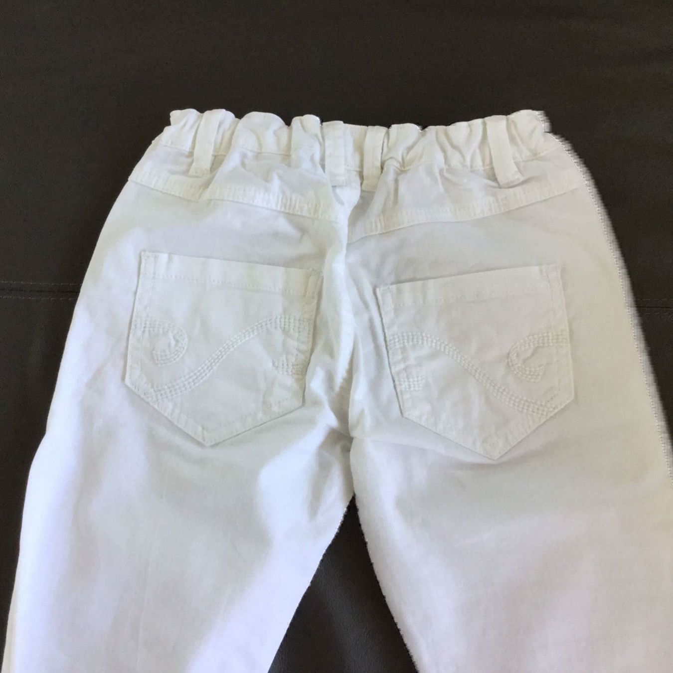 Sisley Pantaloni: Gepflegte weisse Sommerhose – Usato da Horw venduto da Benny017 1