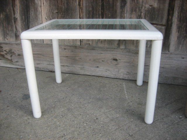 Tavoli: Beistelltisch mit Glasplatte weiss – Usato da Winterthur venduto da pf02