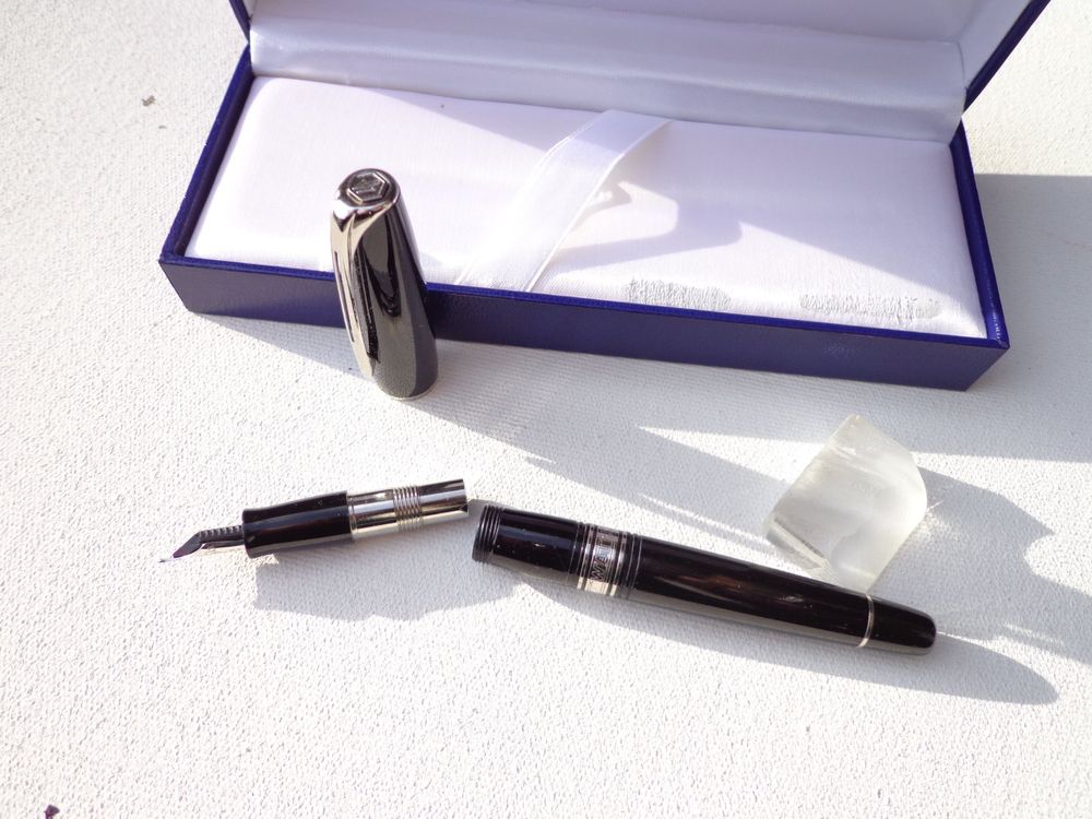 Cross Bailey Light Füllfederhalter - Transluzent Marineblau Mit XF-Feder & Geschenkbox