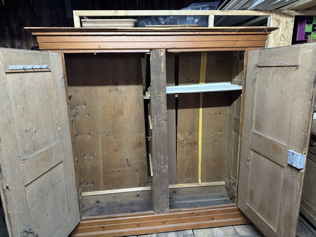 Armoires: Antiker Schrank – Défectueux à Studen SZ par Rambo1 1