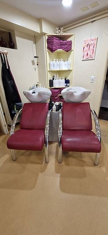 Sessel: Mobilier de salon de coiffure – Gebraucht aus Fribourg von figaro54
