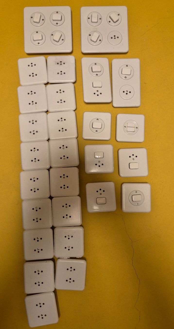 Interrupteurs: Elektro-Material – D'occasion à Allschwil par nikolasta