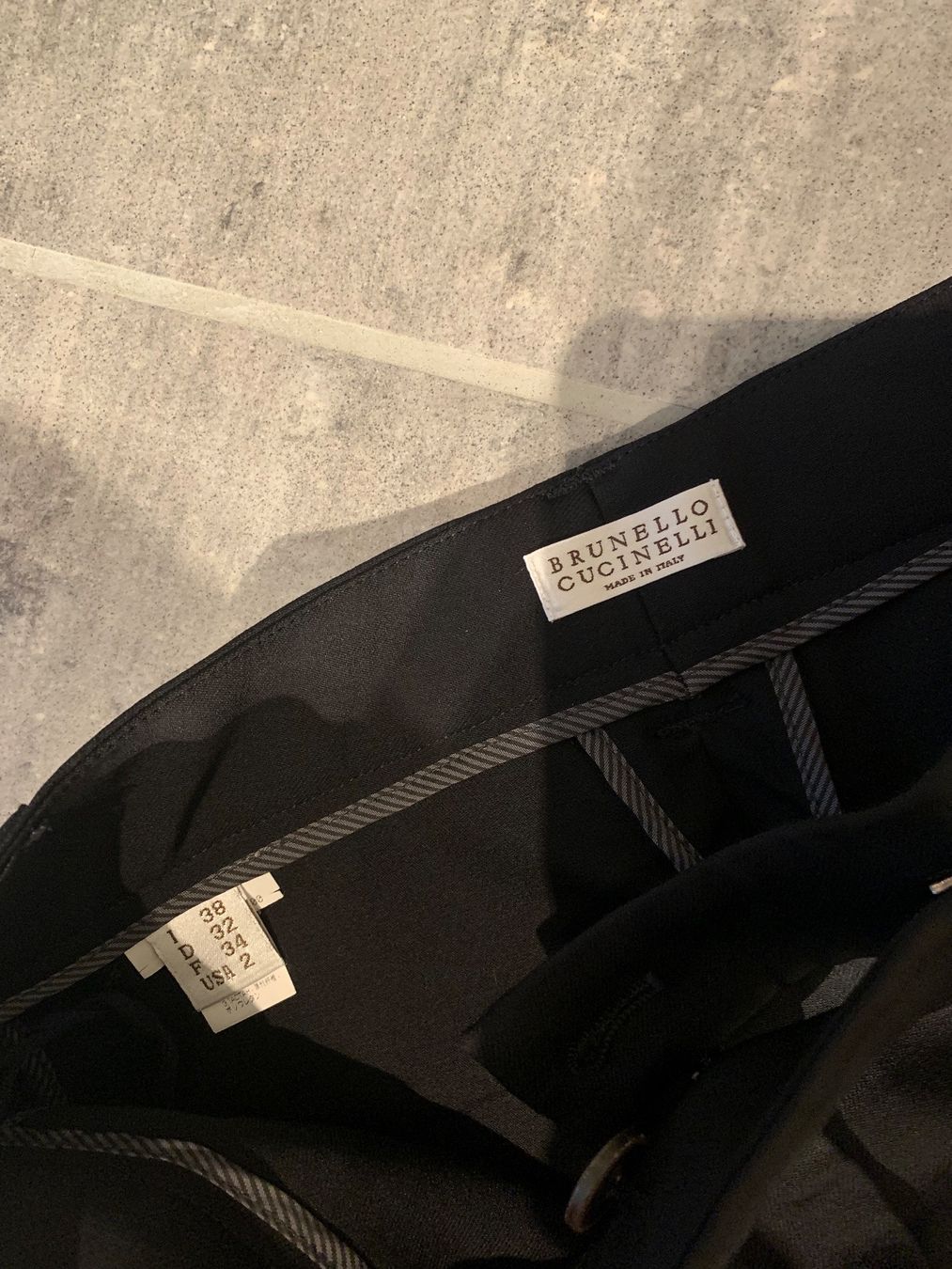 Brunello Cucinelli Pantaloni: schwarze Hose Brunello Cucinelli – Nuovo (secondo la descrizione) da Zell LU venduto da AliAli24 7