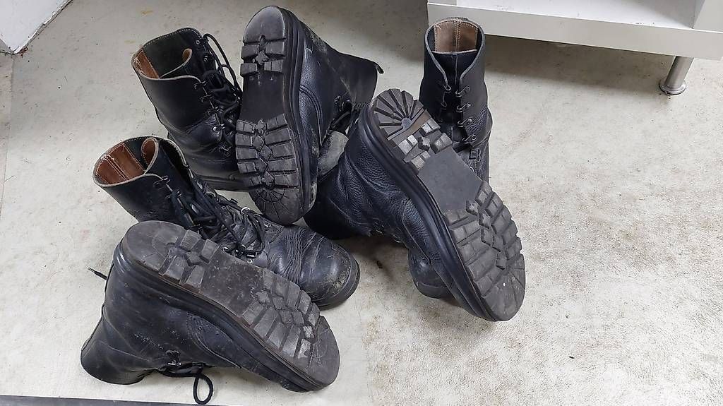 Scarpe da uomo: Militärstiefel  – Usato da Beckenried venduto da hotstonie 1