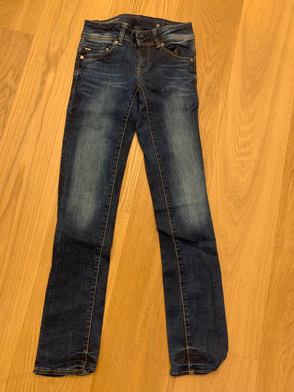 G-Star Jeans: Jeans dunkelblau G-Star raw Gr. 24/30 – Usato da Signau venduto da stalder-langenegger