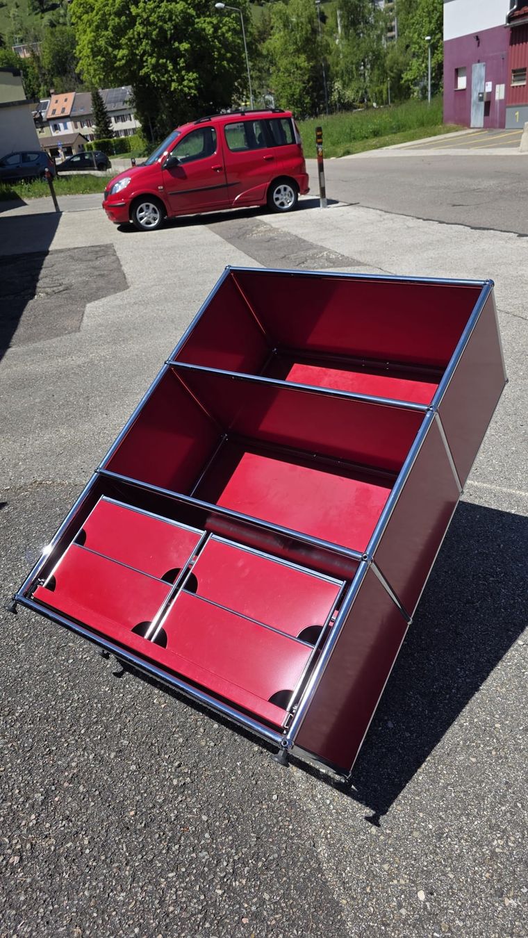USM Scaffali: USM Haller - Meuble de rangement rouge bordeaux – Usato da Le Locle venduto da marylise01 1
