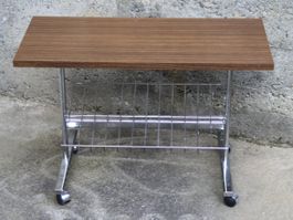 VINTAGE TV ROLLTISCH CHROM TV MÖBELI MIT ZEITUNGSABLAGE 70er