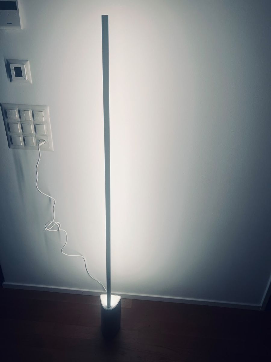 Philips Lampes: Philips Hue Stehleuchte Signe – D'occasion à Cham par permatico 3