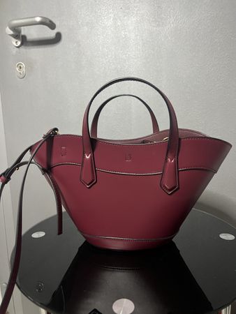 Bordeauxfarbene Handtasche – trendiges Modell, wie neu