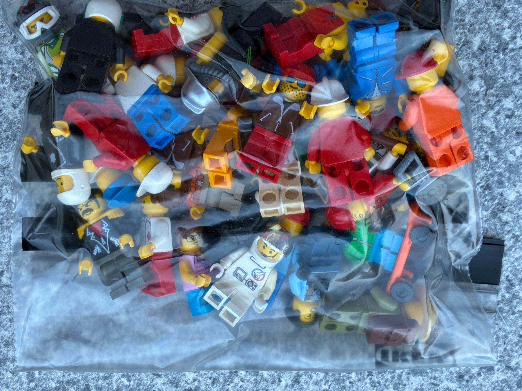 Lego Baukästen: LEGO Minifiguren – Gebraucht aus Reigoldswil von Frog40