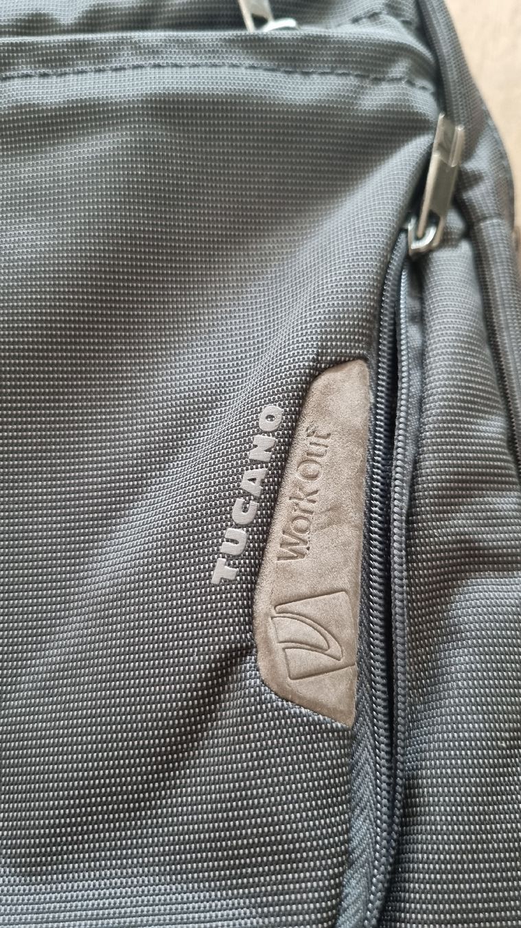 Valigie & Borse: Tucano WorkOut Laptoptasche Anti-Slip System – Usato da Oberarth venduto da ArinaV 2
