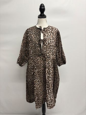 Sommerliches Kleid im Leopardenmuster onesize Cut Outs