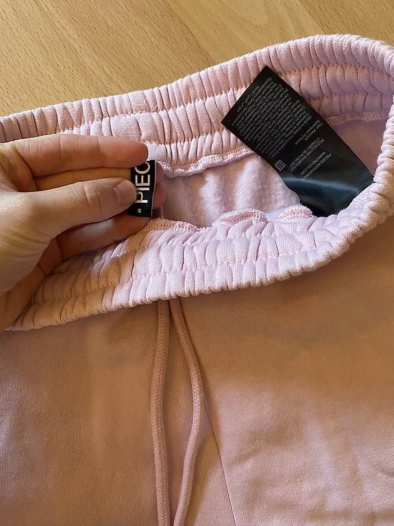 Pieces Pantaloni: Shorts rosa Baumwoll Hose – Usato da Bern venduto da n-dine 1