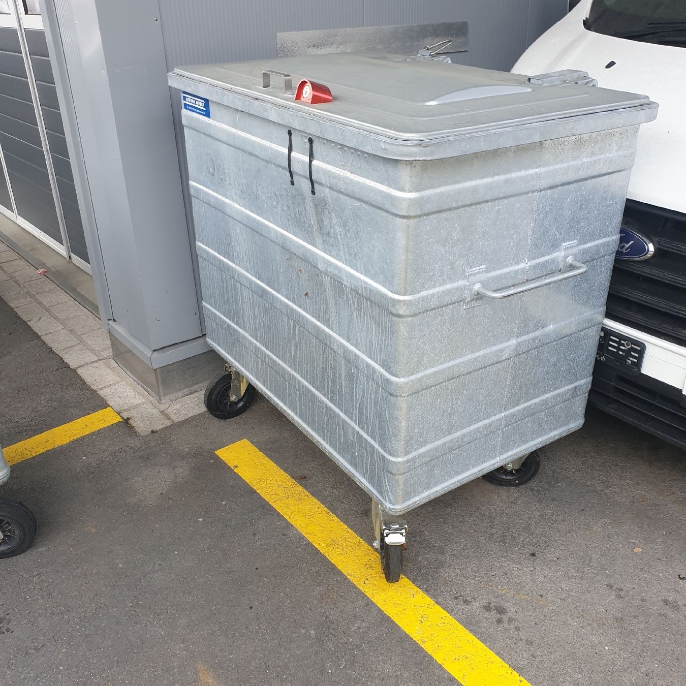 Sonstiges für Büro & Gewerbe: Abfallcontainer mit Deckel und Rollen, Metall,   – Neu (gemäss Beschreibung) aus Wangen SZ von Tob_Locos 3