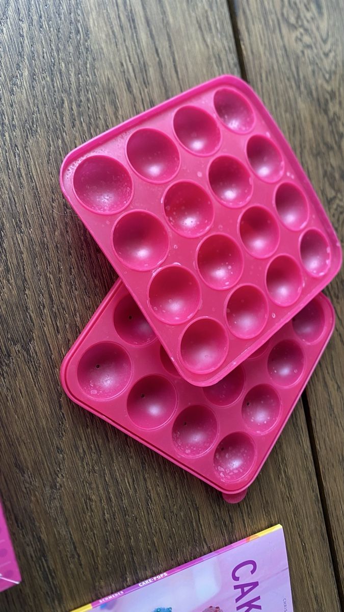 Teglie da forno: GU Cake Pop Set mit Backform Rezeptbuch Halterung Backen – Usato da Hochwald venduto da _biene_ 9